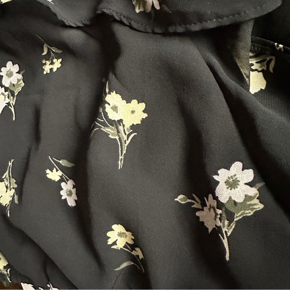 Hollister Floral Black Crisscross Spaghetti Ruffle Top Size S - Picture 9 of 10